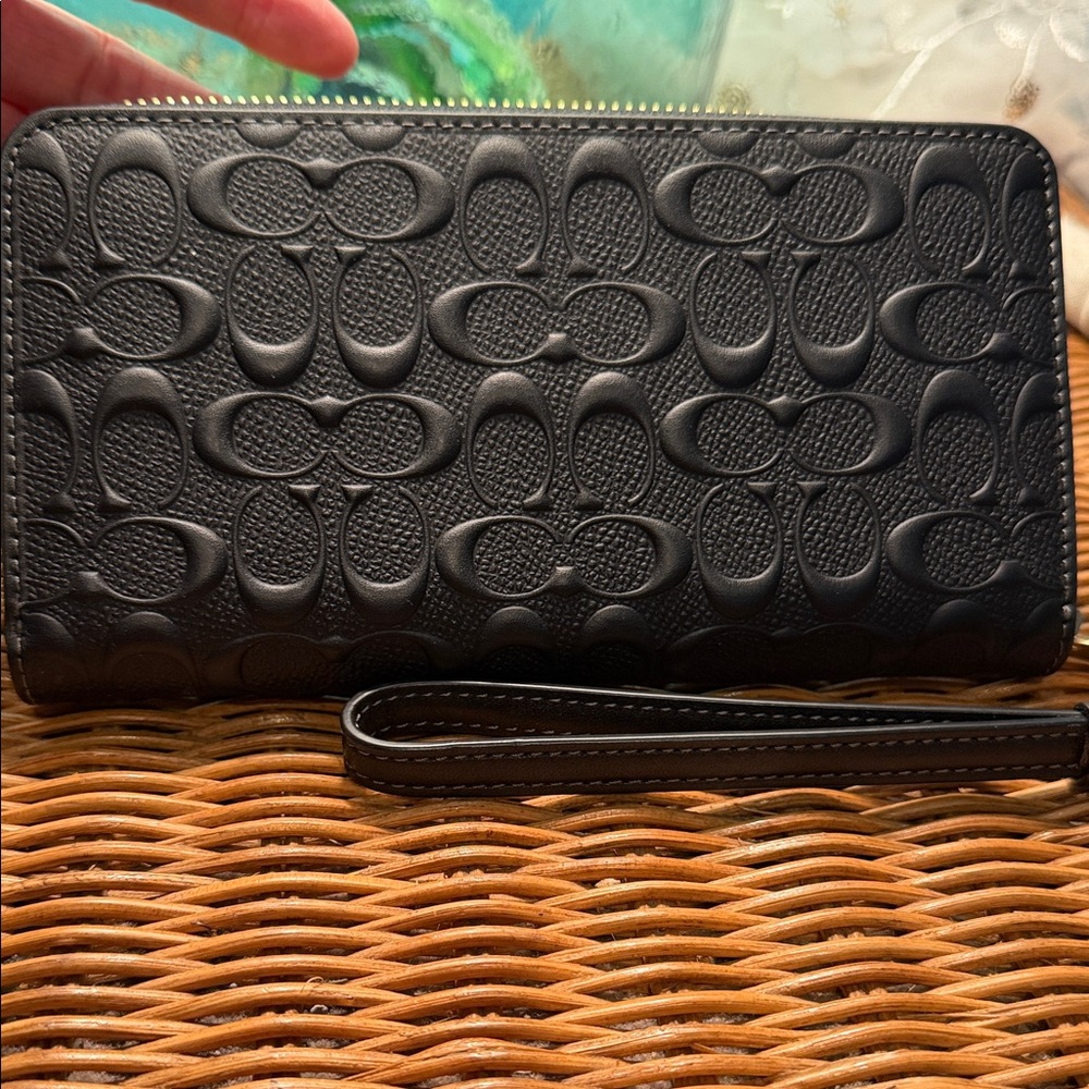 Coach Black Embossed Leather Zip Wallet/Wristlet NWOT - Picture 3 of 5